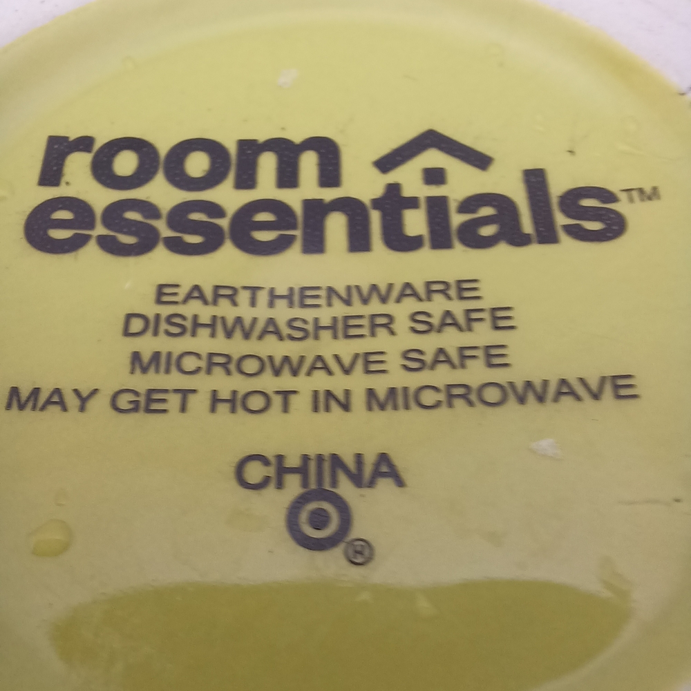 Room Essentials Happy Face Mug - Picture 3 of 5